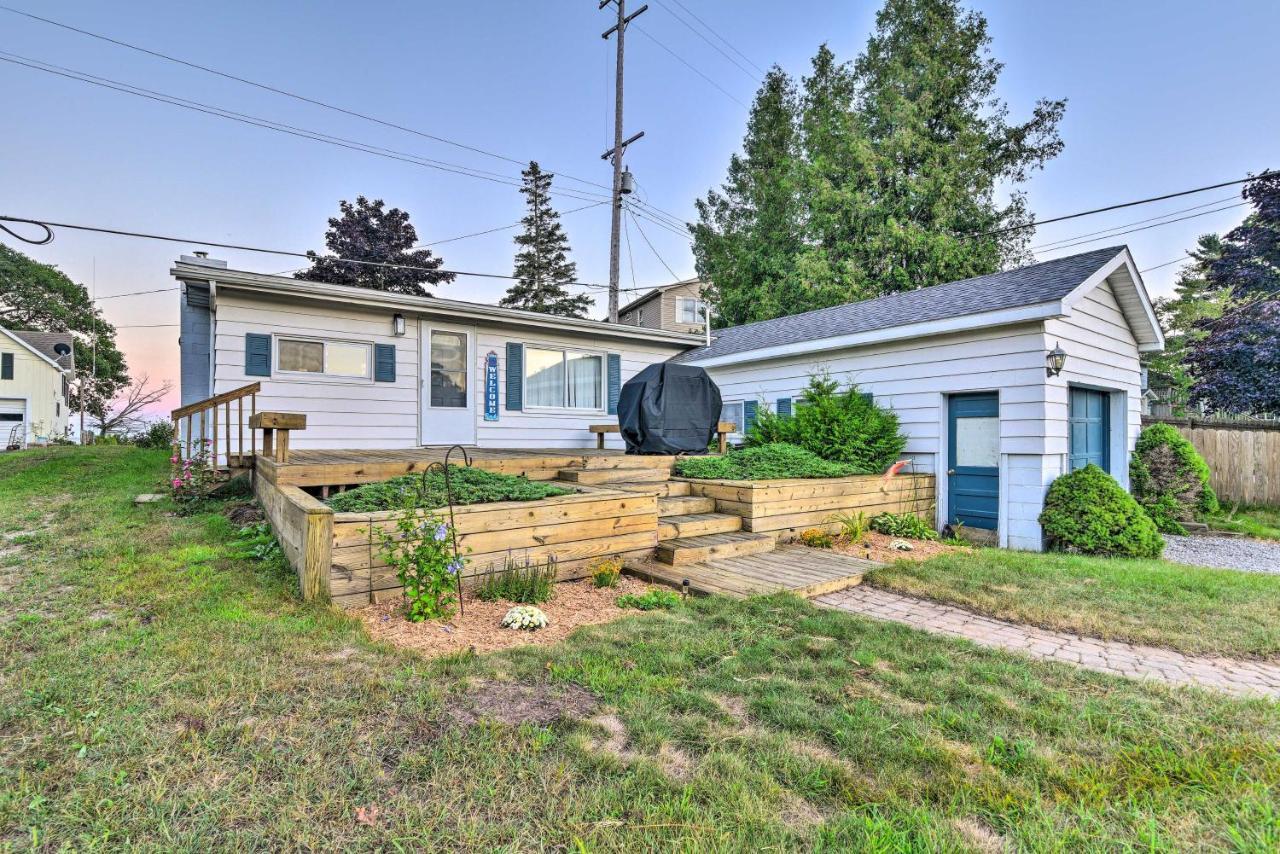 East Tawas Cabin With Lake Huron Access And Views Exterior photo